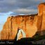 Aiguille Creuse encadr&eacute;e par la Manneporte au coucher du soleil