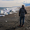 icebergs du Jokulsarlon rejetés sur la plage de sable noir