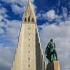 statue de Leifur Eirikson devant l'&eacute;glise Hallgrimskirkja