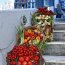 Poulpe, fruits et légumes servis dans un restaurant de Thira - Santorin