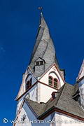 Le clocher de l'église Saint-Clément à Mayen est complètement 
tordu.