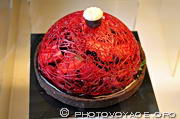 La pâtisserie Escriba qui occupe l'un des plus célèbres batiments 
modernistes de la Rambla vend des gâteaux qui ressemblent à des oeuvres 
d'art tel ce gâteau aux fruits frais recouvert d'une cloche en sucre rouge.
