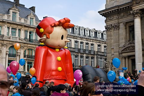 Ballon Spirou devant la Bourse