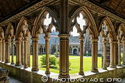 La cathédrale Saint-Tugdual à Tréguier possède un magnifique cloître de style gothique entouré de 48 arcades - Côtes-d'Armor
