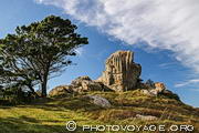 Roc'h Quélennec est un rocher remarquable situé à Kerlouan à proximité de Neiz Vran.
