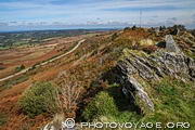 Roc'h Trevezel est le deuxi&egrave;me sommet du Massif armoricain dans les monts d'Arr&eacute;e. Du haut de ses 384 m&egrave;tres d'altitude, on a une vue magnifique 
sur les landes environnantes et le bocage breton.