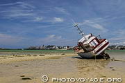 Vue sur la ville de Roscoff depuis la plage de l'Entr&eacute;e sur la presqu'&icirc;le de Perharidy.