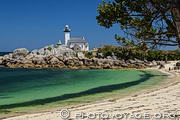 Phare de Pontusval au bout de la plage du phare &agrave; Brignogan.