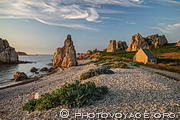 Lumi&egrave;re du soir sur la gr&egrave;ve de Porz Scaff pr&egrave;s de Plougrescant.