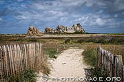 La petite maison entre les rochers de Castel Meur &agrave; Plougrescant.