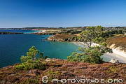 Vue sur la c&ocirc;te sud de la presqu'&icirc;le de Crozon depuis la pointe de Tr&eacute;boul, autre nom de la pointe du Guern.