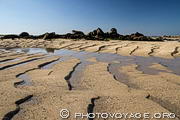 Rides dans le sable sur la plage de Kernic &agrave; mar&eacute;e basse. Plouescat dans le Finist&egrave;re.