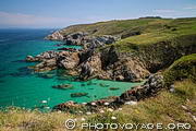 Paysage de criques aux eaux turquoises rencontr&eacute; le long du GR34 entre la 
plage de Porz Peron et la pointe du Millier.