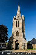 La Vieille Tour est le clocher de l'ancienne église de Paimpol dans les Côtes-d'Armor. L'église fut démolie pendant la guerre de 1914-18 à l'exception du clocher qui fut préservé et classé en 1916.