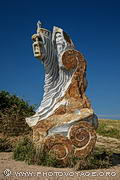 Sculpture de St They, un saint breton dans la vallée des Saints à Carnoët.