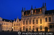 Hôtel de Ville et Ancien Greffe à la tombée de la nuit - Place 
du Bourg - Burg