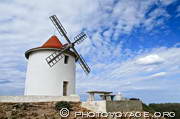 moulin Mattei situé à l'ouest du Cap Corse près du village 
de Centuri