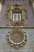 azulejos et fioritures de style Manuélin décorant l'arrière 
du château de Pena