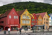 Maisons en bois colorées bordant Bryggen, le quartier historique de Bergen ou vivaient les marchands hanséatiques.