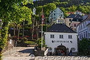 Le Floibanen est un funiculaire qui relie le centre ville historique de Bergen au Mont Floyen en quelques minutes. De la haut, on a une vue panoramique sur la ville et les fjords.