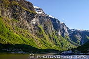 Gudvangen au fond du Naeroyfjord