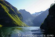 Croisi&egrave;re dans le Naeroyfjord