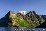 Beitelen, point de rencontre entre le Naeroyfjord et le Aurlandsfjord