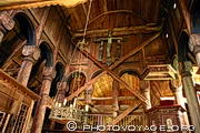 Int&eacute;rieur de la stavkirke de Urnes