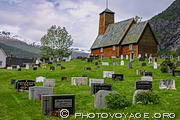 Eglise de Gaupne entour&eacute;e d'un cimeti&egrave;re