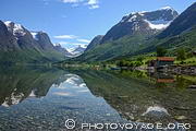 Storskredfjellet et la vall&eacute;e de Erdal au fond