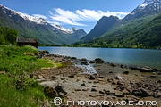 Lac Floenvatnet dans la vall&eacute;e d'Olden