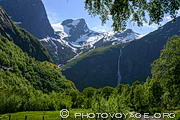 Cascade Volefossen dans la vall&eacute;e Oldedalen