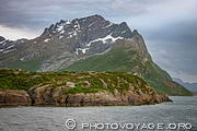 Telnestinden, montagne longée par le ferry durant la traversée Kilboghamn - Jektvik.