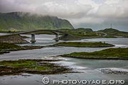Double pont de Fredvang reliant Flakstadoya et Moskenesoya