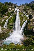 Kleivafossen est une cascade rencontrée sur le chemin du glacier Briksdalsbreen.