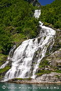Cascade dans le Geirangerfjord
