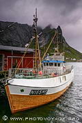Reine sur l'île de de Moskenes (Moskenes&oslash;ya) aux Lofoten est un village de p&ecirc;cheurs.