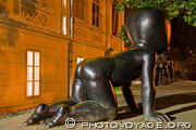 les bébés géants rampant à côté du Musée 
Kampa sont l'oeuvre du sculpteur David Cerny