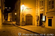 atmosphère nocturne d'une rue du Petit Côté de Prague - quartier 
Mala Strana