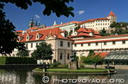 vue sur le château de Prague depuis les jardins du palais Wallenstein