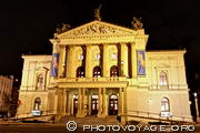 Opéra d'Etat éclairé de nuit - Státní opera 
Praha - Prague State Opera
