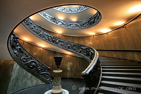 pied de l'escalier hélicoïdal de Bramante