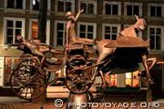 "Zeus, Léda, Prométhée et Pégase visitant Bruges", 
sculpture en bronze de Jef Claerhout - Walplein