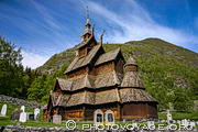 L'église en bois debout (ou stavkirke) de Borgund près de Lærdal 
au fond du Sognefjord date de l'an 1180 environ. Elle est la mieux conservée 
dans sa forme médiévale des 28 églises en bois debout subsistant 
en Norvège.