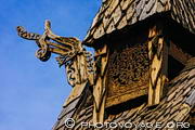 Détail de la toiture de l'église en bois debout (ou stavkirke) de Borgund. Les figures de dragon stylisé, vestiges de la religion paienne, servaient à effrayer les mauvais esprits comme sur la proue des bateaux vikings.
