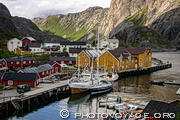 Nusfjord est un authentique village de pêcheurs situé au sud de l'île Flakstadoya dans l'archipel des Lofoten. Autrefois prospère grâce à la pêche à la morue, Nusfjord est aujourd'hui plus un musée qu'un village.