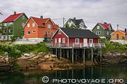 Maisons color&eacute;es du village de Henningsvaer