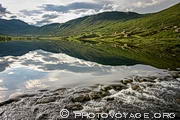 Lac Storeskardvatnet dans la vall&eacute;e de Hemsedal