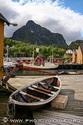 Nusfjord est un authentique village de pêcheurs situé au sud de l'île Flakstadoya dans l'archipel des Lofoten. Autrefois prospère grâce à la pêche à la morue, Nusfjord est aujourd'hui plus un musée qu'un village.