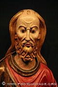 Statue d'apôtre en bois polychrome